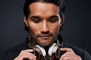 headphone-01_617866026